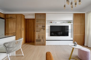新設開放式廚房結合中島吧檯 粗獷木紋搭配白色營造自然氣氛