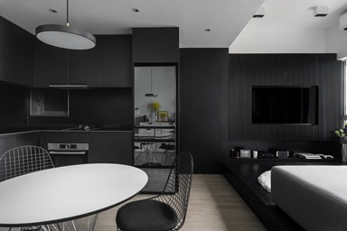 重新規劃為新客廳引入更佳景觀 低調啞黑色襯托精緻傢俬設計